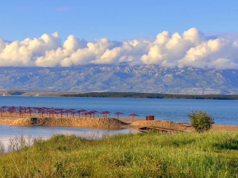 Najpiękniejsze plaże w Chorwacji, piaszczysta plaża w Nin. 